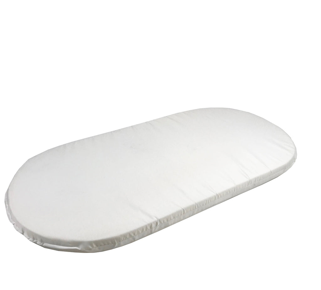 Moses basket with organic cotton double gauze bedding set — soft, natural baby bedding for newborns