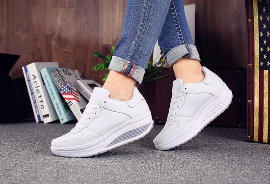 Women's Breathable Waterproof PU Leather Sneakers — Classic Lace-Up Low Top