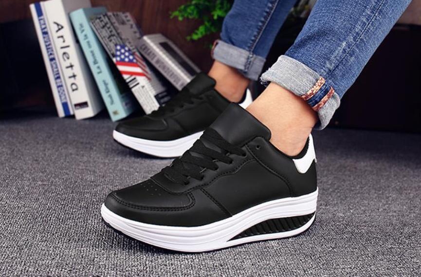 Women's Breathable Waterproof PU Leather Sneakers — Classic Lace-Up Low Top